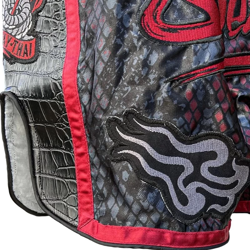 8 WEAPONS Muay Thai Shorts Snake Rood 5 8 WEAPONS Muay Thai Shorts Snake Rood - Afbeelding 3
