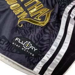 Fluory Sak Yant Tiger Muay Thai Shorts Grijs Goud MTSF98 -Boksen Winkel fluory fluory sak yant tiger muay thai shorts grij 3