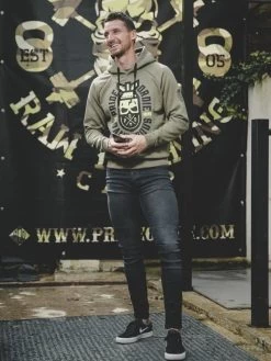 Hoodie PRiDEorDiE Dangerous Khaki -Boksen Winkel pride or die hoodie prideordie dangerous khaki 2