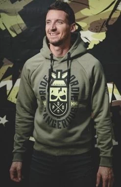 Hoodie PRiDEorDiE Dangerous Khaki -Boksen Winkel pride or die hoodie prideordie dangerous khaki 4