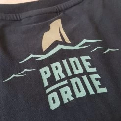 PRIDE Or Die T-shirt PoD Island Zwart -Boksen Winkel pride or die pride or die t shirt pod island zwart 5