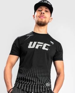 Authentic Fight Week 2.0 T-Shirt Zwart Wit 12 Authentic Fight Week 2.0 T-Shirt Zwart Wit -Boksen Winkel ufc venum authentic fight week 20 t shirt zwart wi 2