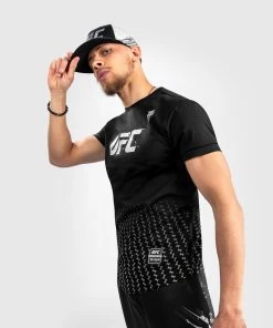 Authentic Fight Week 2.0 T-Shirt Zwart Wit 16 Authentic Fight Week 2.0 T-Shirt Zwart Wit -Boksen Winkel ufc venum authentic fight week 20 t shirt zwart wi 6