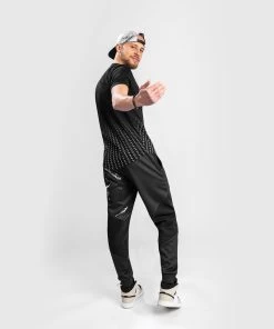 Authentic Fight Week 2.0 T-Shirt Zwart Wit 17 Authentic Fight Week 2.0 T-Shirt Zwart Wit -Boksen Winkel ufc venum authentic fight week 20 t shirt zwart wi 7