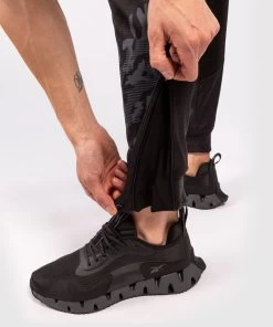 UFC Venum Authentic Fight Week Joggingbroek Zwart -Boksen Winkel ufc venum ufc venum authentic fight week joggingbr 2