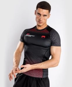 UFC X VENUM Performance Institute S/S Rash Guard Zwart Rood -Boksen Winkel ufc venum ufc x venum performance institute s s ra 3