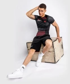 UFC X VENUM Performance Institute S/S Rash Guard Zwart Rood -Boksen Winkel ufc venum ufc x venum performance institute s s ra 4