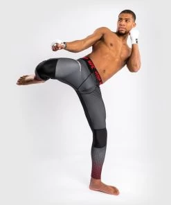 UFC X VENUM Performance Institute Sportlegging Spats Zwart Rood 15 UFC X VENUM Performance Institute Sportlegging Spats Zwart Rood -Boksen Winkel ufc venum ufc x venum performance institute sportl 5