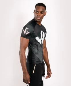 Venum Arrow Rash Guard Korte Mouw Zwart Wit -Boksen Winkel venum venum arrow rash guard korte mouw zwart wit 4