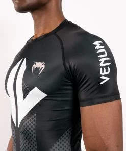 Venum Arrow Rash Guard Korte Mouw Zwart Wit -Boksen Winkel venum venum arrow rash guard korte mouw zwart wit 5