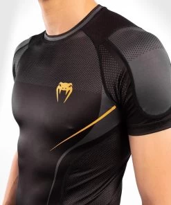 Venum Athletics Compressie T-shirt Rash Guard Zwart Goud -Boksen Winkel venum venum athletics compressie t shirt rash guar 4