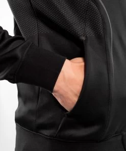 Venum Athletics Hoodie Zwart Goud -Boksen Winkel venum venum athletics hoodie zwart goud 9