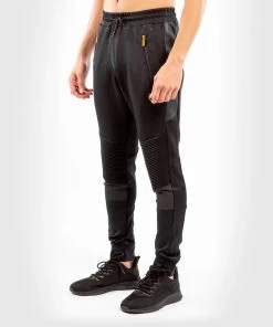 Venum Athletics Joggingbroek Zwart Goud -Boksen Winkel venum venum athletics joggingbroek zwart goud 4