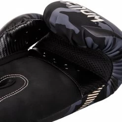 Venum Bokshandschoenen Impact Dark Camo Sand Venum Boxing Gloves -Boksen Winkel venum venum bokshandschoenen impact dark camo sand 2