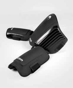 Venum Challenger Buik- En Beenbeschermer Zwart Wit 10 Venum Challenger Buik- En Beenbeschermer Zwart Wit -Boksen Winkel venum venum challenger buik en beenbeschermer zwar 2