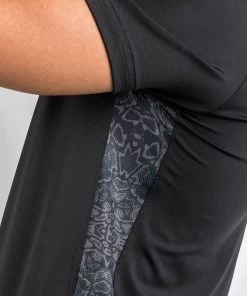 Venum Classic Evo Dry Tech T-shirt Zwart Wit -Boksen Winkel venum venum classic evo dry tech t shirt zwart wit 2