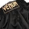 Venum Classic Muay Thai Kickboks Broekjes Zwart Goud 2 Venum Classic Muay Thai Kickboks Broekjes Zwart Goud -Boksen Winkel venum venum classic muay thai kickboks broekjes zw