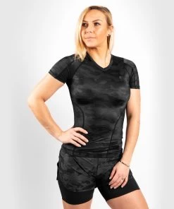 Venum Defender Rash Guard S/S Dames Dark Camo -Boksen Winkel venum venum defender rash guard s s dames dark cam 2