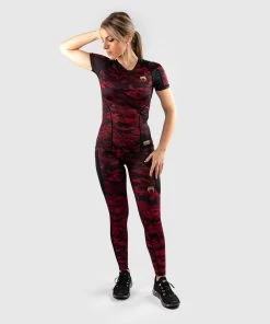 Venum Defender Rash Guard S/S Dames Zwart Rood 11 Venum Defender Rash Guard S/S Dames Zwart Rood -Boksen Winkel venum venum defender rash guard s s dames zwart ro 1