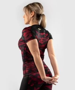 Venum Defender Rash Guard S/S Dames Zwart Rood 12 Venum Defender Rash Guard S/S Dames Zwart Rood -Boksen Winkel venum venum defender rash guard s s dames zwart ro 2