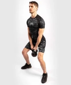 Venum Defender Rash Guard S/S Dark Camo Heren -Boksen Winkel venum venum defender rash guard s s dark camo here 3