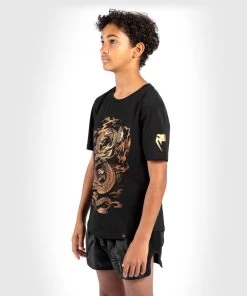 Venum DRAGON'S FLIGHT Kids T-shirt Zwart Brons 10 Venum DRAGON'S FLIGHT Kids T-shirt Zwart Brons -Boksen Winkel venum venum dragons flight kids t shirt zwart bron 3