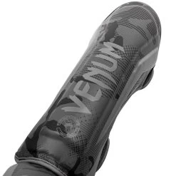 Venum Elite (Kickboks)Scheenbeschermers Black Dark Camo -Boksen Winkel venum venum elite kickboksscheenbeschermers black 1