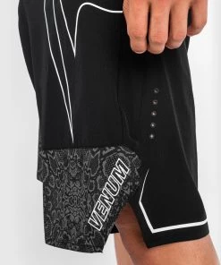 Venum Fightshort Light 4.0 Zwart Wit -Boksen Winkel venum venum fightshort light 40 zwart wit 4