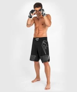 Venum Fightshort Light 4.0 Zwart Wit -Boksen Winkel venum venum fightshort light 40 zwart wit 7