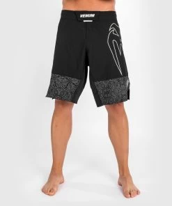 Venum Fightshort Light 4.0 Zwart Wit -Boksen Winkel venum venum fightshort light 40 zwart wit 9