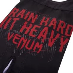 Venum Fightshorts Train Hard Hit Heavy Zwart Rood -Boksen Winkel venum venum fightshorts train hard hit heavy zwart 4