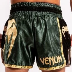 Venum Giant Camo Muay Thai Kickboks Broekje Khaki Goud 14 Venum Giant Camo Muay Thai Kickboks Broekje Khaki Goud -Boksen Winkel venum venum giant camo muay thai kickboks broekje 3