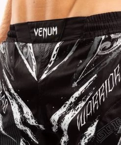 Venum GLDTR 4.0 Fightshorts Zwart Wit 14 Venum GLDTR 4.0 Fightshorts Zwart Wit -Boksen Winkel venum venum gldtr 40 fightshorts zwart wit 2