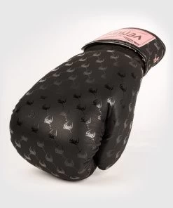 Venum Impact Monogram Bokshandschoenen Zwart Roze Goud -Boksen Winkel venum venum impact monogram bokshandschoenen zwart 2