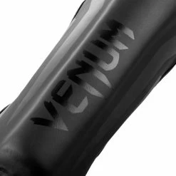Venum Kickboks Scheenbeschermers Elite Black On Black Shinguards -Boksen Winkel venum venum kickboks scheenbeschermers elite black 3