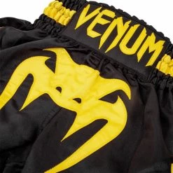 Venum Kids BANGKOK INFERNO Muay Thai Short Zwart Geel -Boksen Winkel venum venum kids bangkok inferno muay thai short z 7