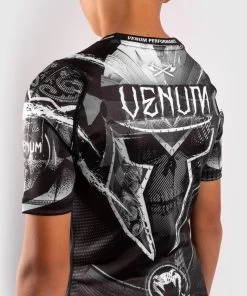 Venum Kids GLDTR 4.0 Rash Guard Zwart Wit 11 Venum Kids GLDTR 4.0 Rash Guard Zwart Wit -Boksen Winkel venum venum kids gldtr 40 rash guard zwart wit 2