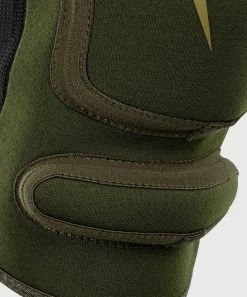 Venum Kontact Evo Kniebeschermers Knee Pads Khaki Goud -Boksen Winkel venum venum kontact evo kniebeschermers knee pads 3