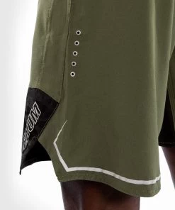 Venum Light 4.0 Fight Shorts Khaki Zilver Venum Fightwear -Boksen Winkel venum venum light 40 fight shorts khaki zilver ven 4