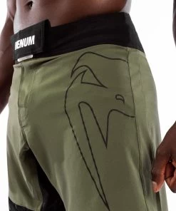 Venum Light 4.0 Fight Shorts Khaki Zilver Venum Fightwear -Boksen Winkel venum venum light 40 fight shorts khaki zilver ven 7