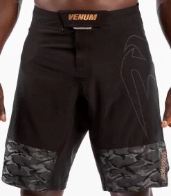 Venum Light 4.0 Fightshort Vechtsportbroek Zwart Brons -Boksen Winkel venum venum light 40 fightshort vechtsportbroek zw 9