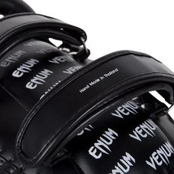 Venum Light Kick Pads Skintex Leer Zwart Wit -Boksen Winkel venum venum light kick pads skintex leer zwart wit 3