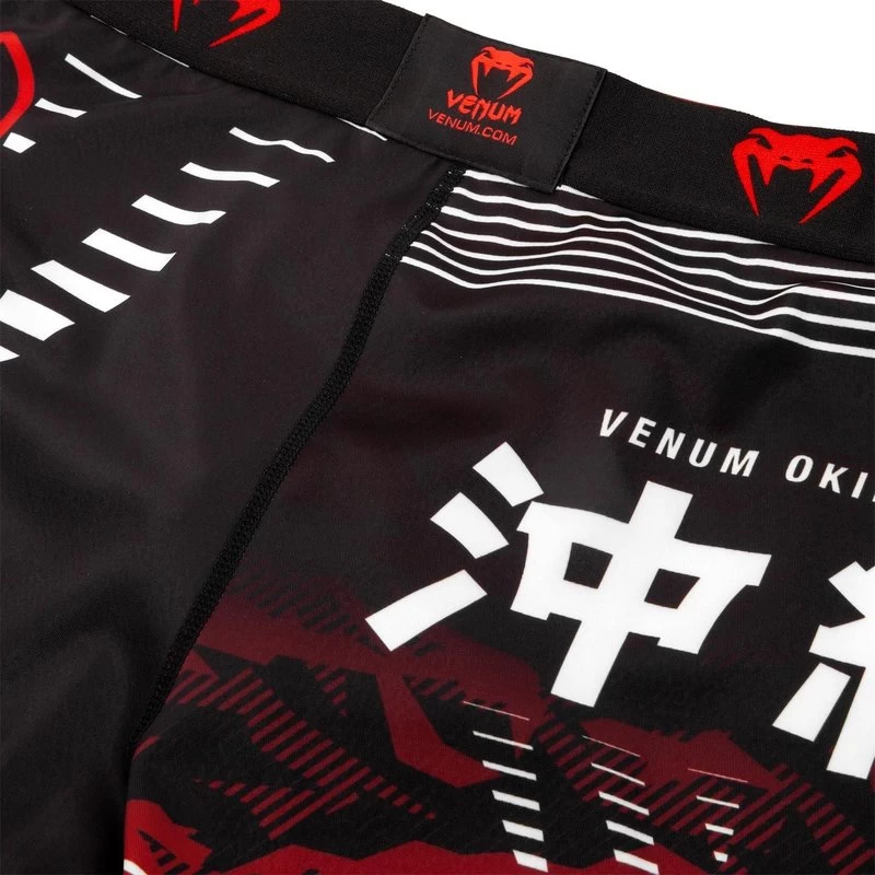 Venum Okinawa 2.0 Compression Short Zwart Wit Rood 5 Venum Okinawa 2.0 Compression Short Zwart Wit Rood - Afbeelding 3