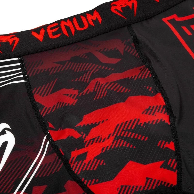 Venum Okinawa 2.0 Compression Short Zwart Wit Rood 6 Venum Okinawa 2.0 Compression Short Zwart Wit Rood - Afbeelding 4