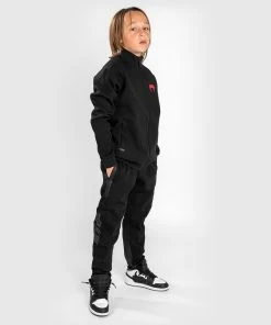 Venum OKINAWA 3.0 Joggers Kids Zwart Rood -Boksen Winkel venum venum okinawa 30 joggers kids zwart rood 3
