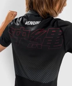 Venum OKINAWA 3.0 Rash Guard Kids Zwart Rood -Boksen Winkel venum venum okinawa 30 rash guard kids zwart rood 2