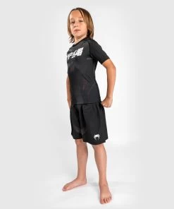 Venum OKINAWA 3.0 Rash Guard Kids Zwart Rood -Boksen Winkel venum venum okinawa 30 rash guard kids zwart rood 3