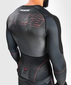 Venum OKINAWA 3.0 Rash Guard L/S Zwart Rood -Boksen Winkel venum venum okinawa 30 rash guard l s zwart rood 2