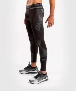 Venum ONE FC Impact Compression Tights Legging Zwart Zwart 19 Venum ONE FC Impact Compression Tights Legging Zwart Zwart -Boksen Winkel venum venum one fc impact compression tights leggi 18