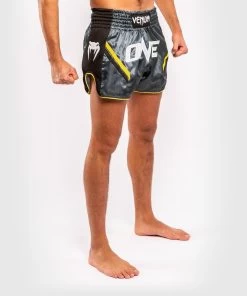 Venum ONE FC Impact Muay Thai Short Grijs Zwart -Boksen Winkel venum venum one fc impact muay thai short grijs zw 3